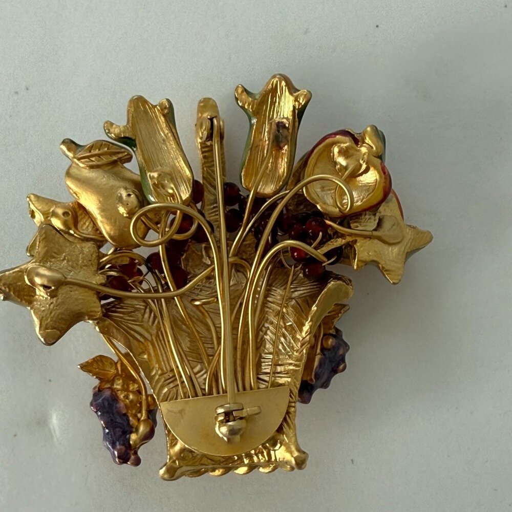 Vintage Gold-Tone Basket Pin Brooch Enamel Fall Harvest Fruits & Leaves Design - Picture 2 of 3